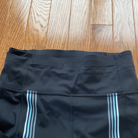 EUC lululemon leggings size 6, 7/8 length - Picture 5 of 7